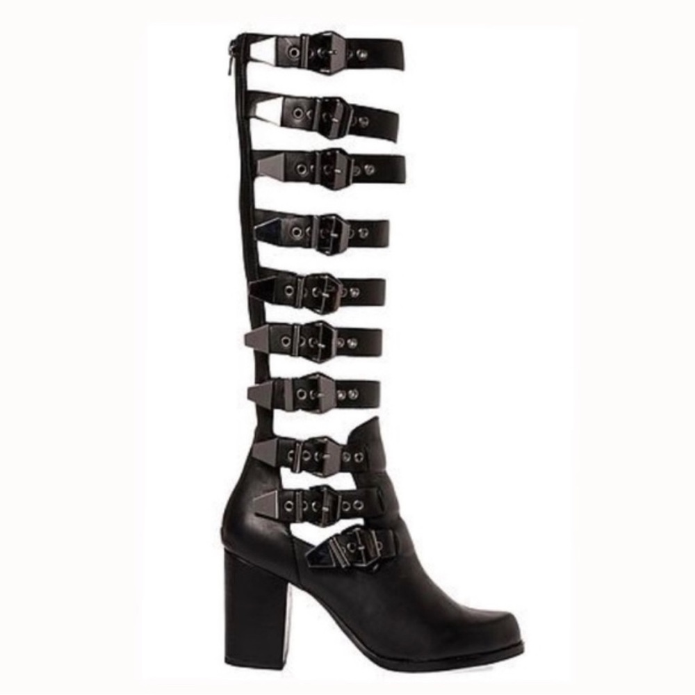 YES buckled up boot size 10